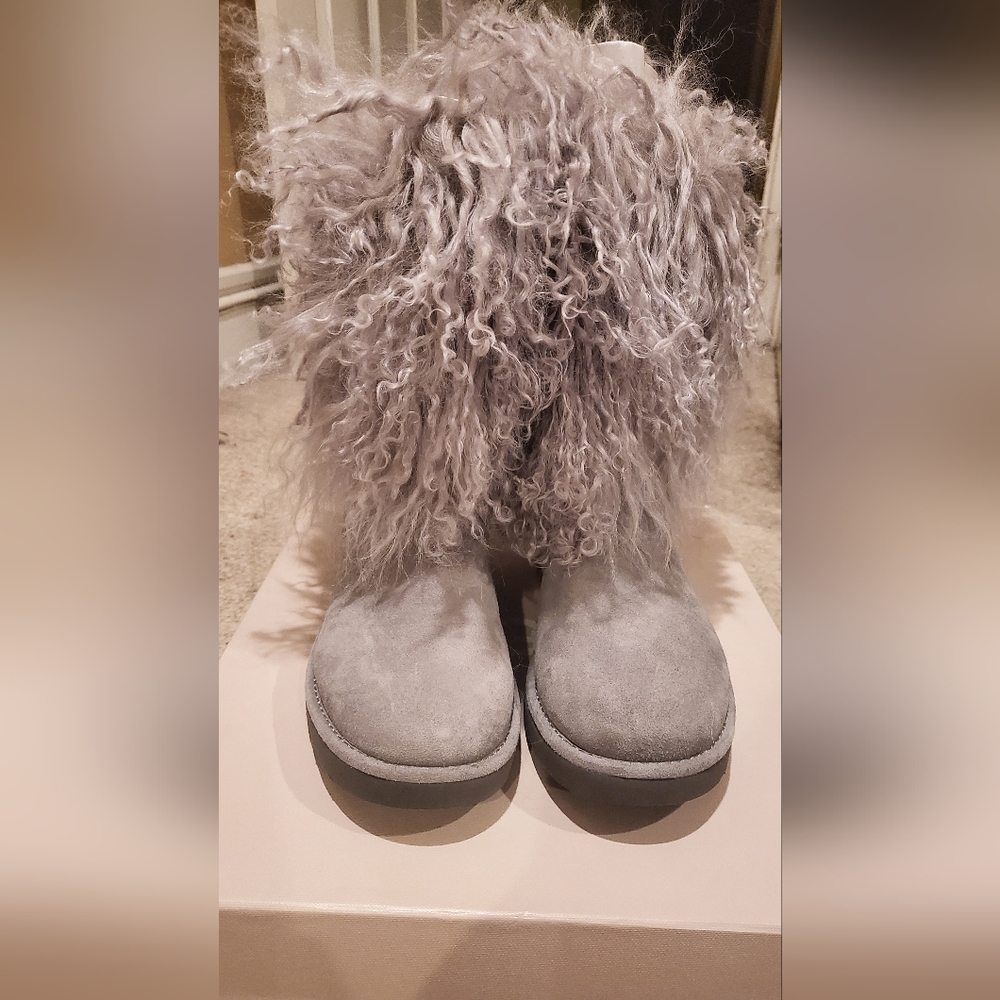 **RARE** UGG lida boots (Grey)